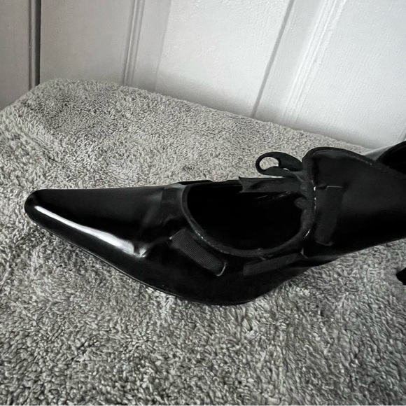 Salvatore Ferragamo Leather Bardwill Bow Mary Jane Pumps 7 - Picture 9 of 11